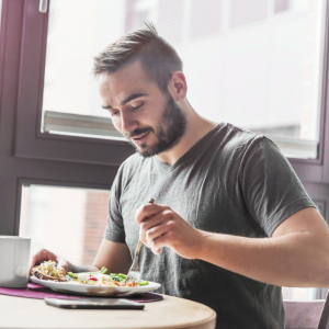 Man eating a healthy lunch